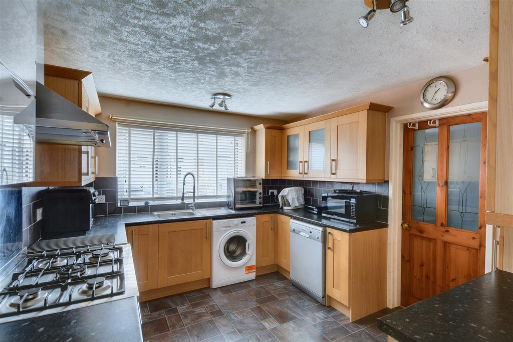Property photo 3 of 21 Kitchen