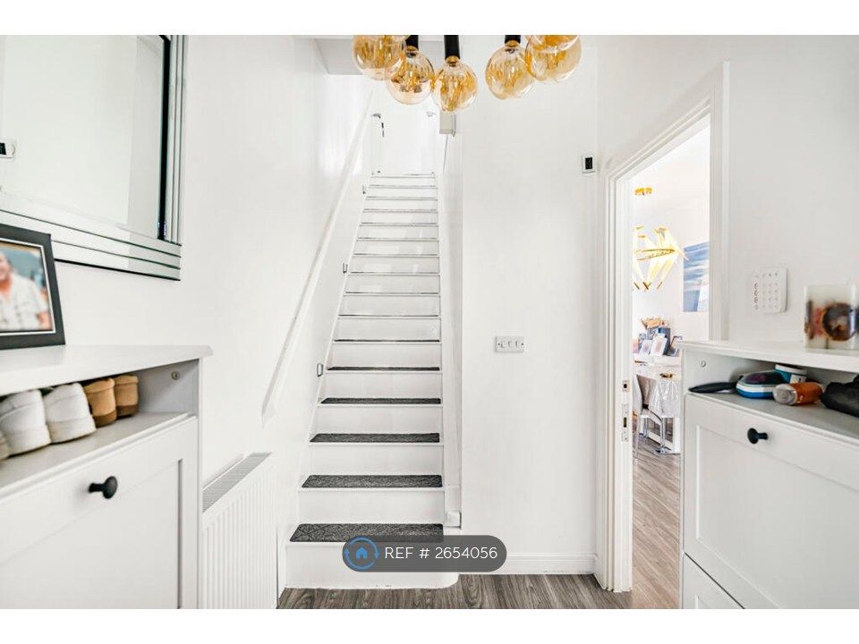 Property photo 3 of 24 Entry Hall