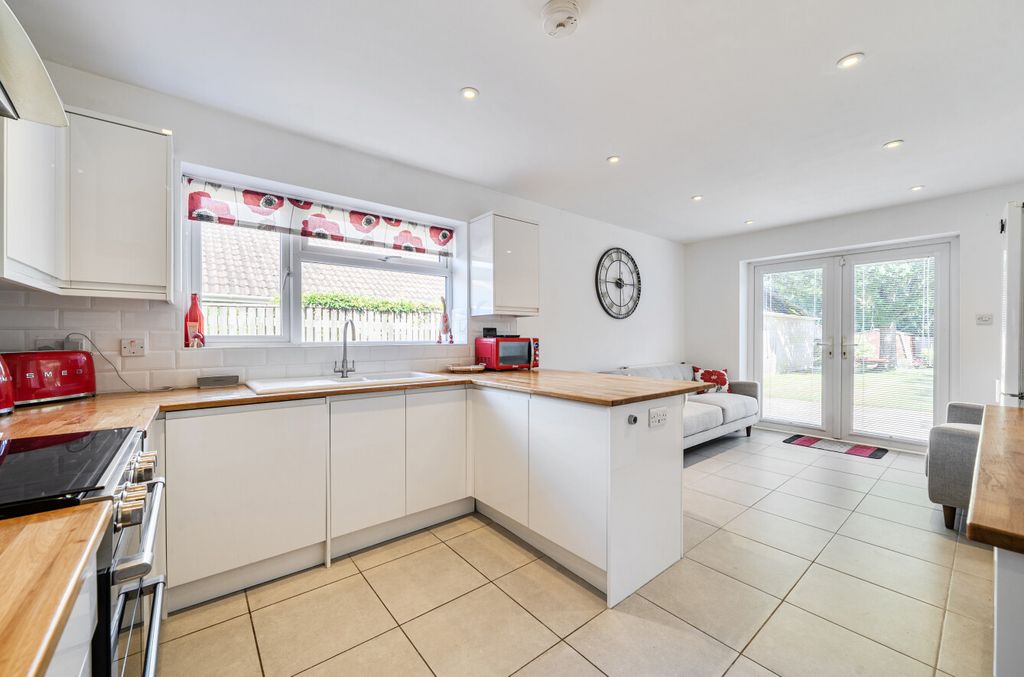 Property photo 3 of 14 1484263-11-6A44d8...