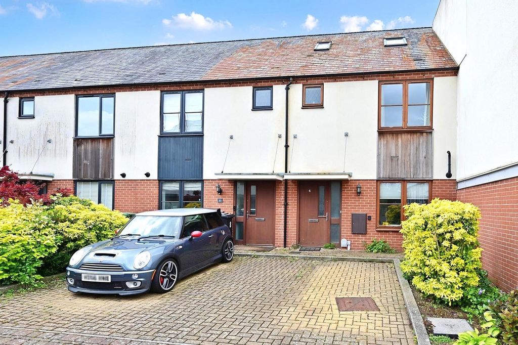 Property photo 1 of 14 Northbrook Crescent
