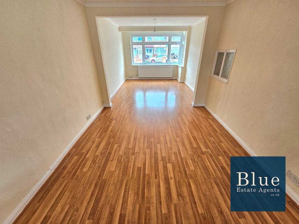 Property photo 1 of 14 Through Lounge
