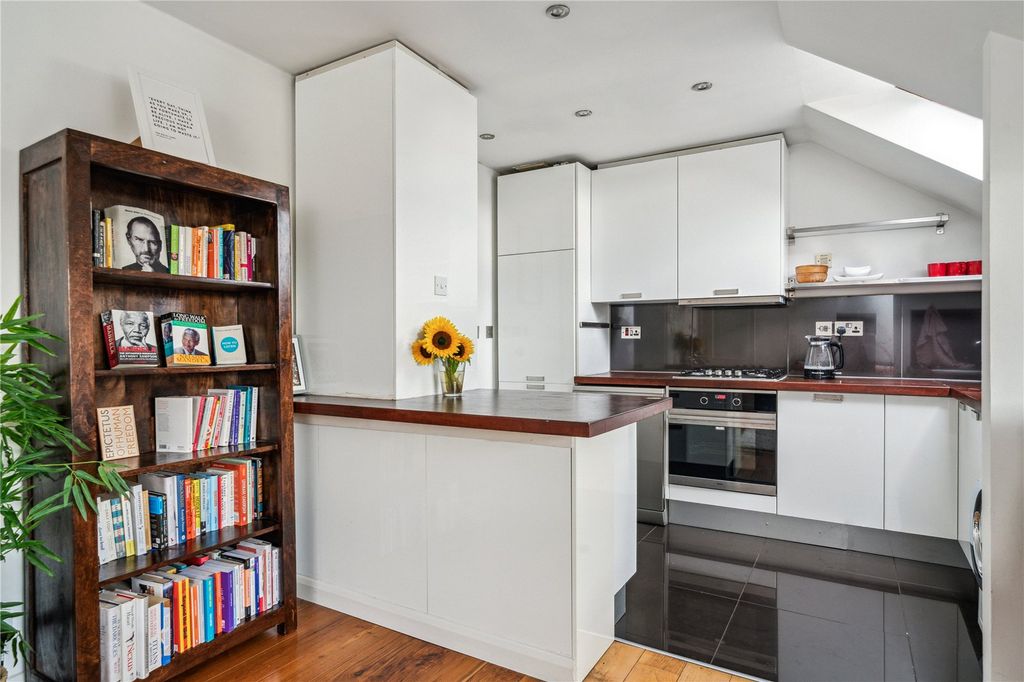 Property photo 2 of 10 Picture No. 11