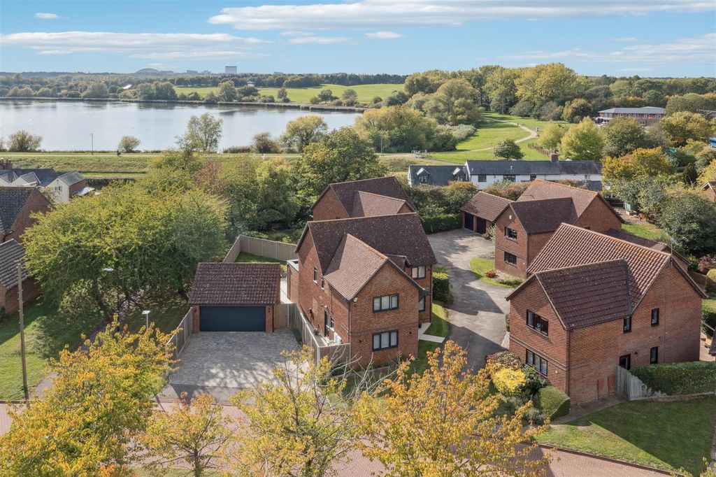 Property photo 1 of 31