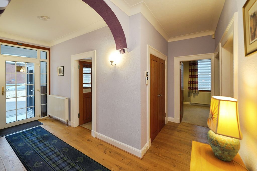 Property photo 2 of 18 Hallway