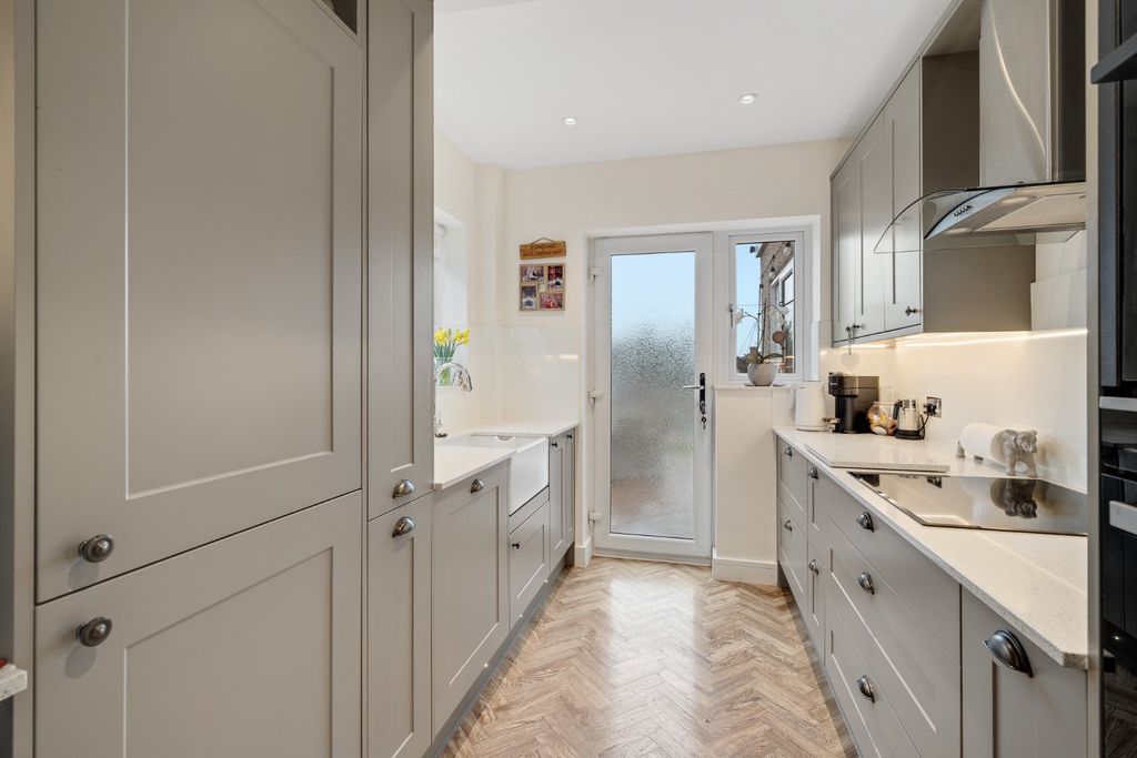 Property photo 3 of 15 4835393