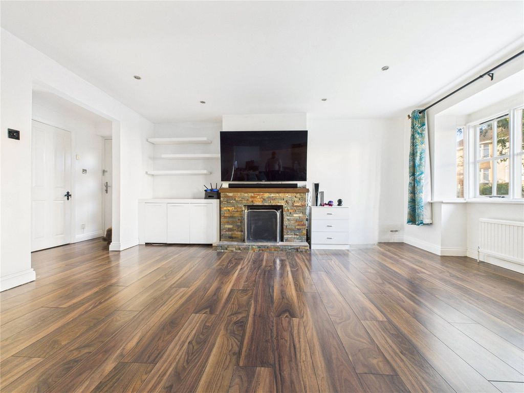 Property photo 3 of 22 Picture No. 20