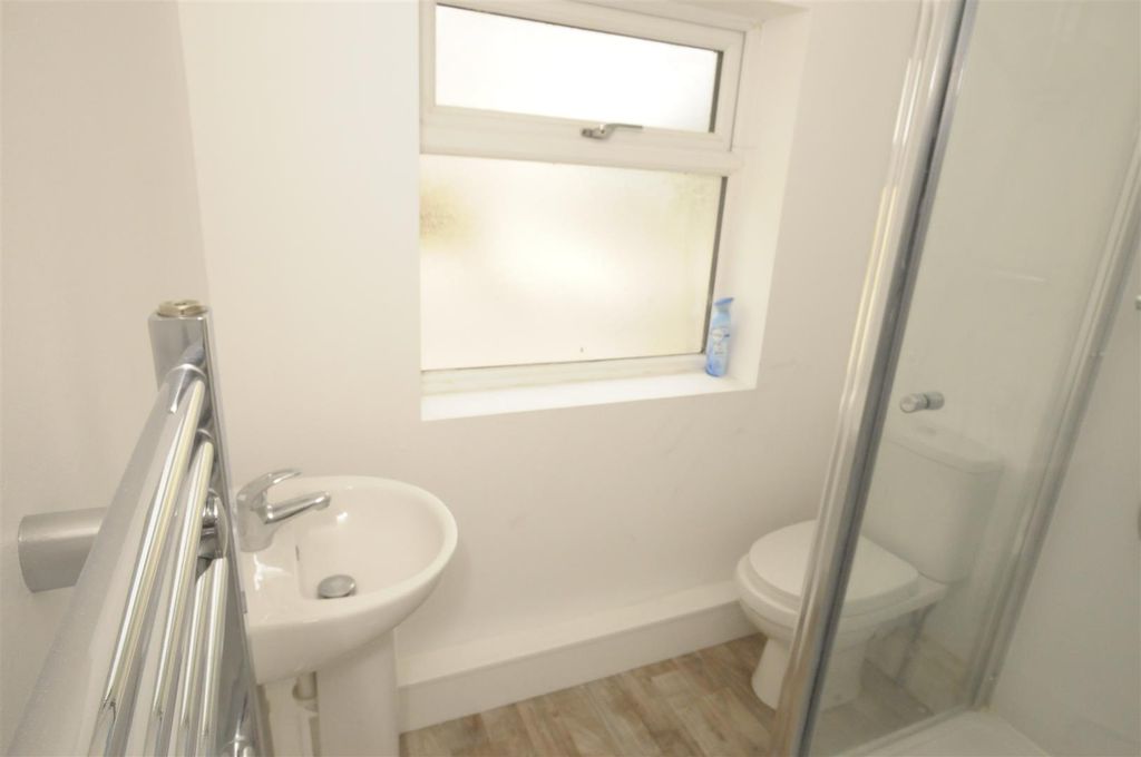 Property photo 2 of 3 Bathroom (2).Jpg