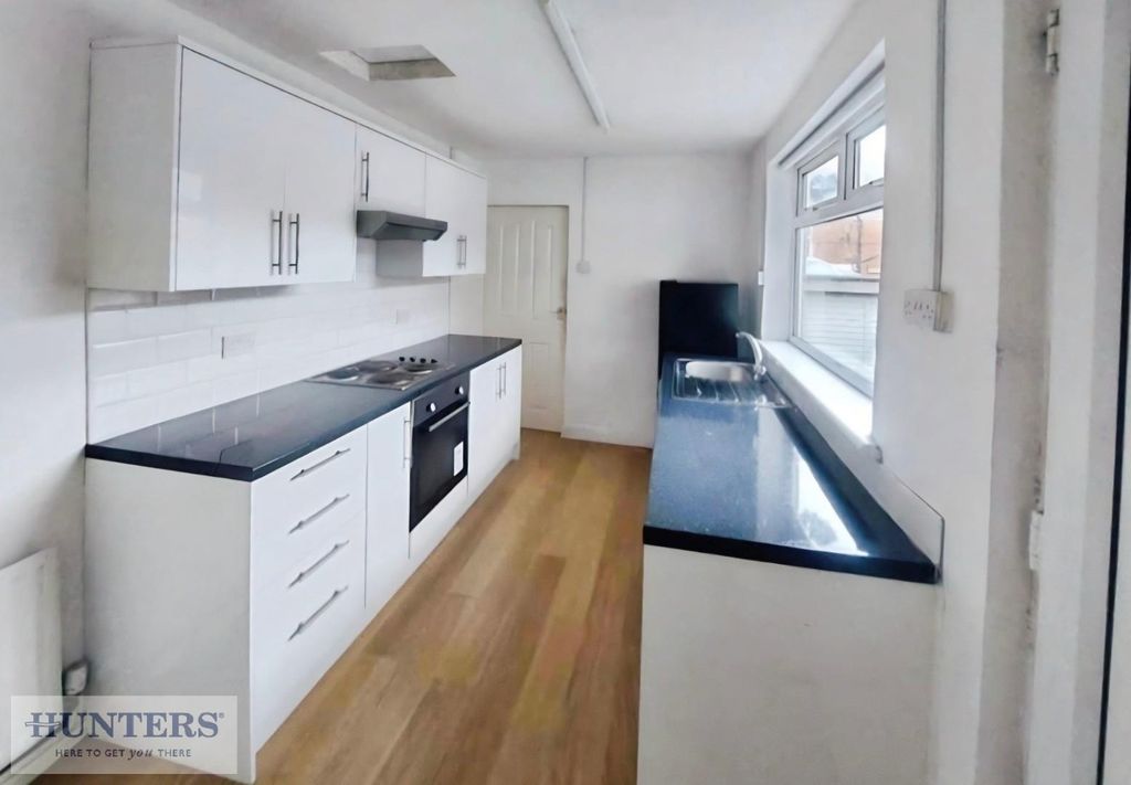 Property photo 3 of 8 Kitchen