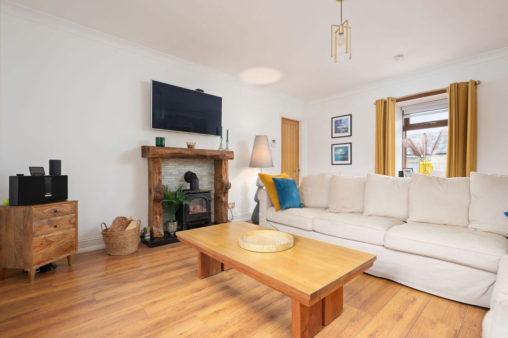 Property photo 2 of 31