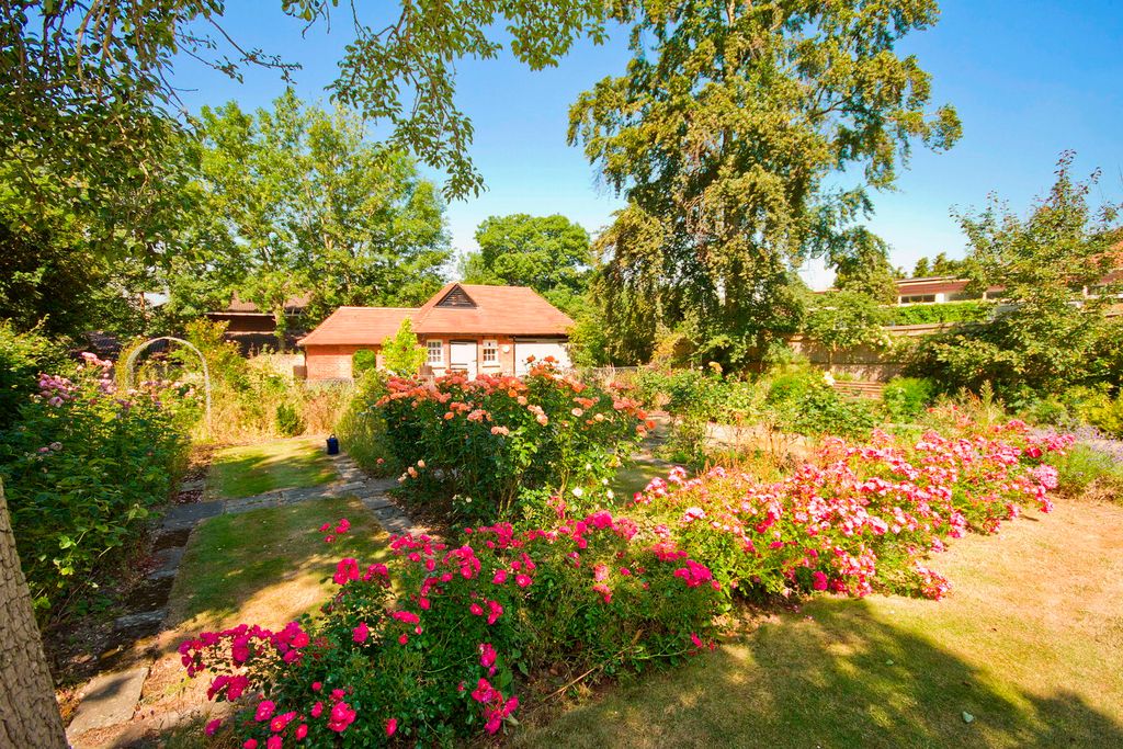 Additional image 11 of 5 bed detached house for salePaines Lane, Pinner Village HA5