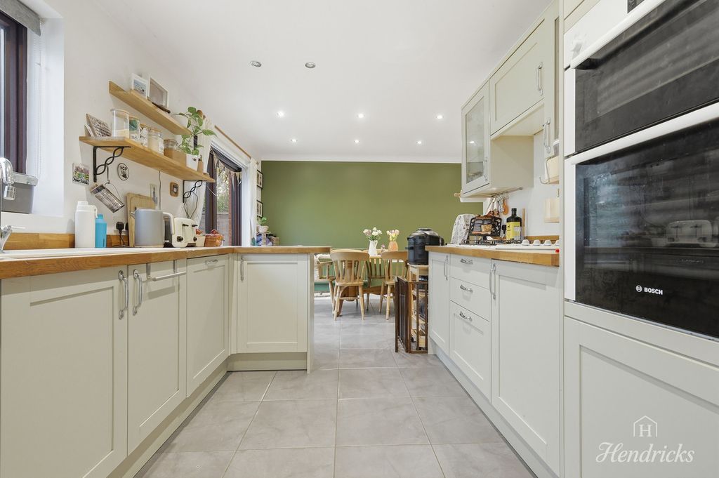 Property photo 3 of 27