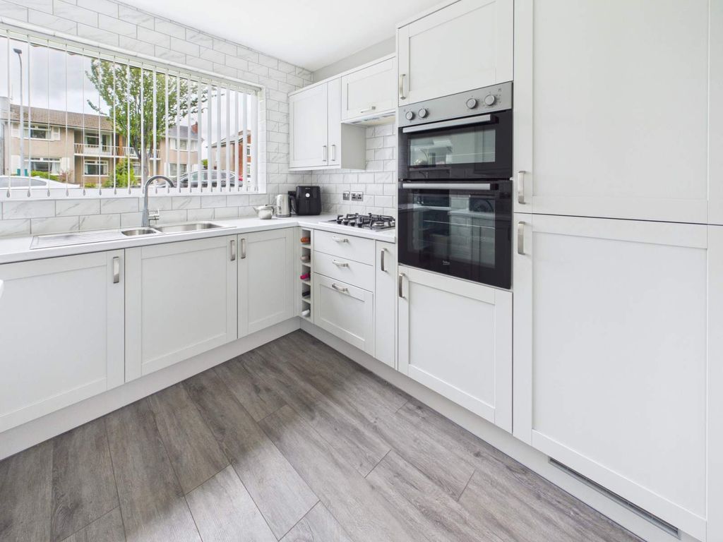 Property photo 3 of 15 Kitchen