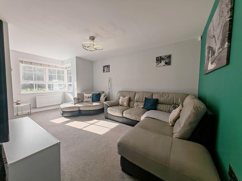 Property photo 2 of 25