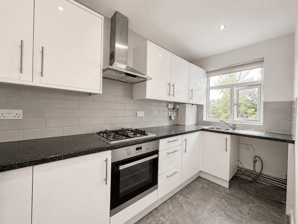 Property photo 1 of 17 2 Bedroom Maisonette With Garden