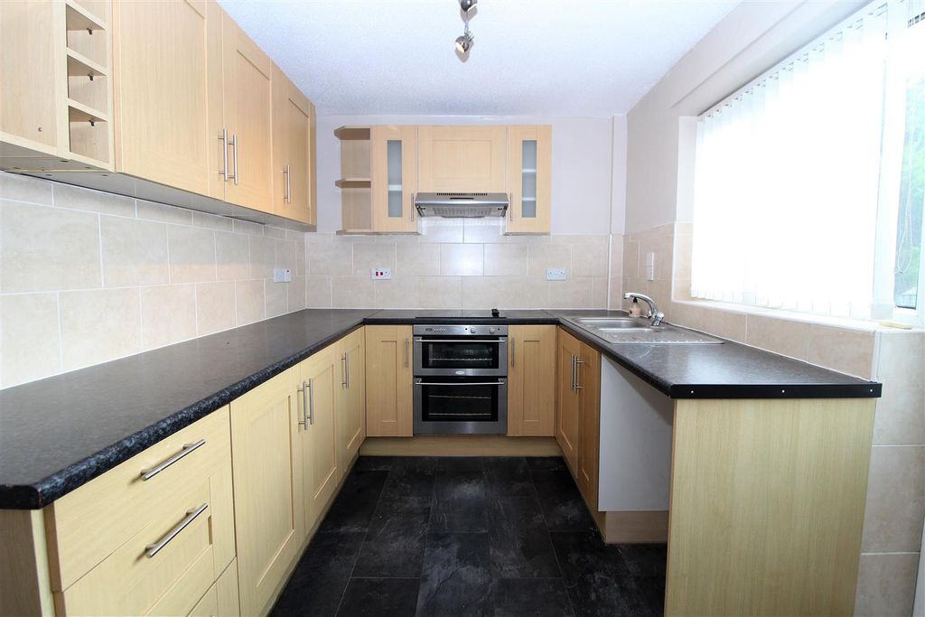 Property photo 2 of 7 Kitchen.Jpg