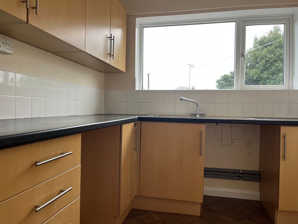 Property photo 3 of 7 Kitchen