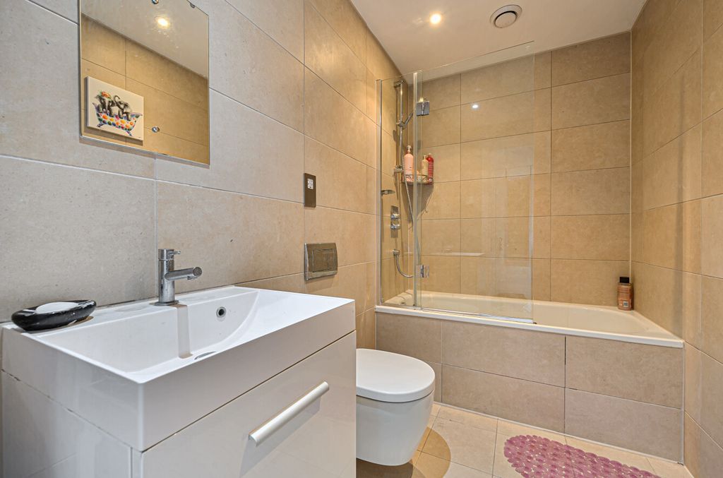 Property photo 3 of 9 1372053-16-68F89c...