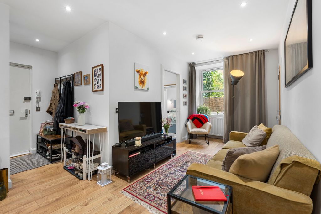 Property photo 2 of 23