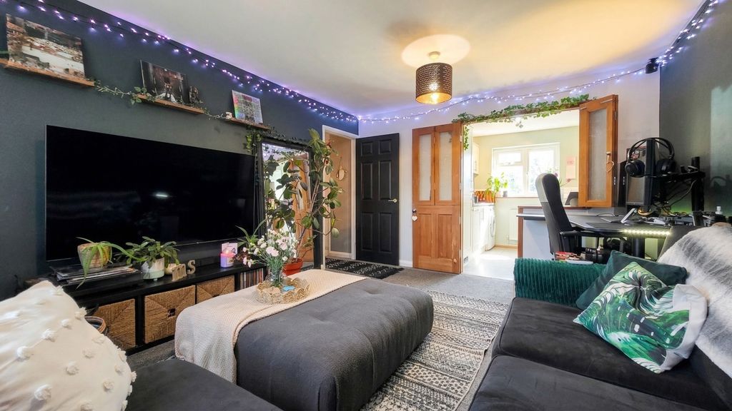 Property photo 3 of 9 4860306