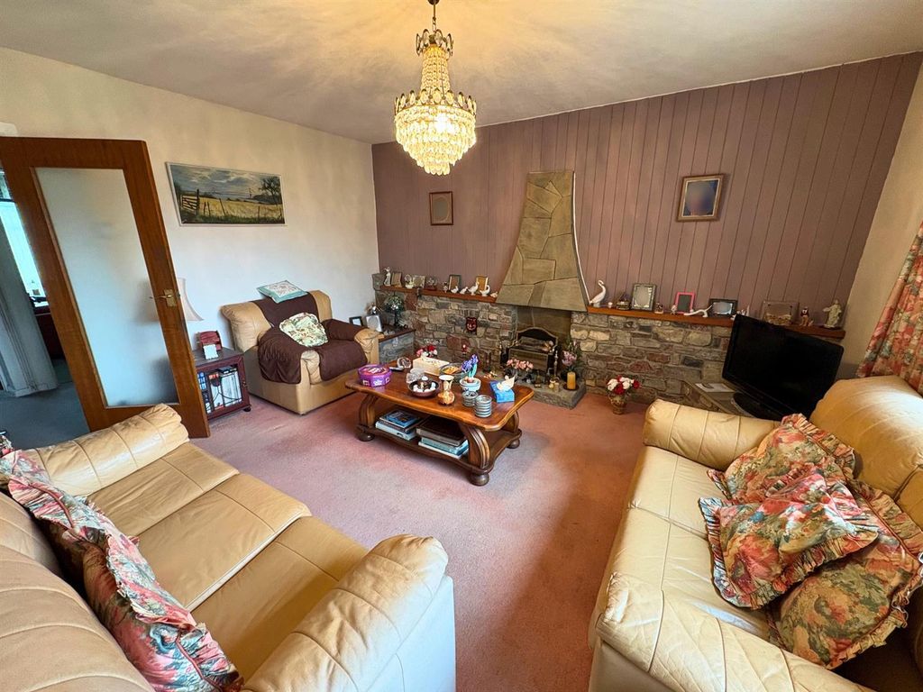 Property photo 3 of 35