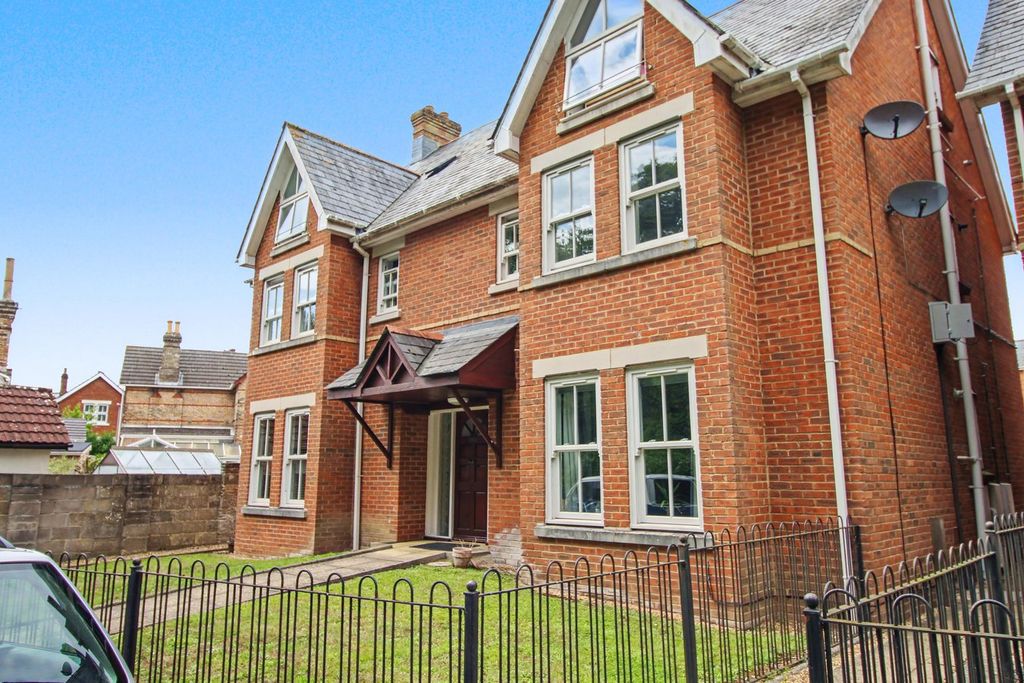 Property photo 1 of 10