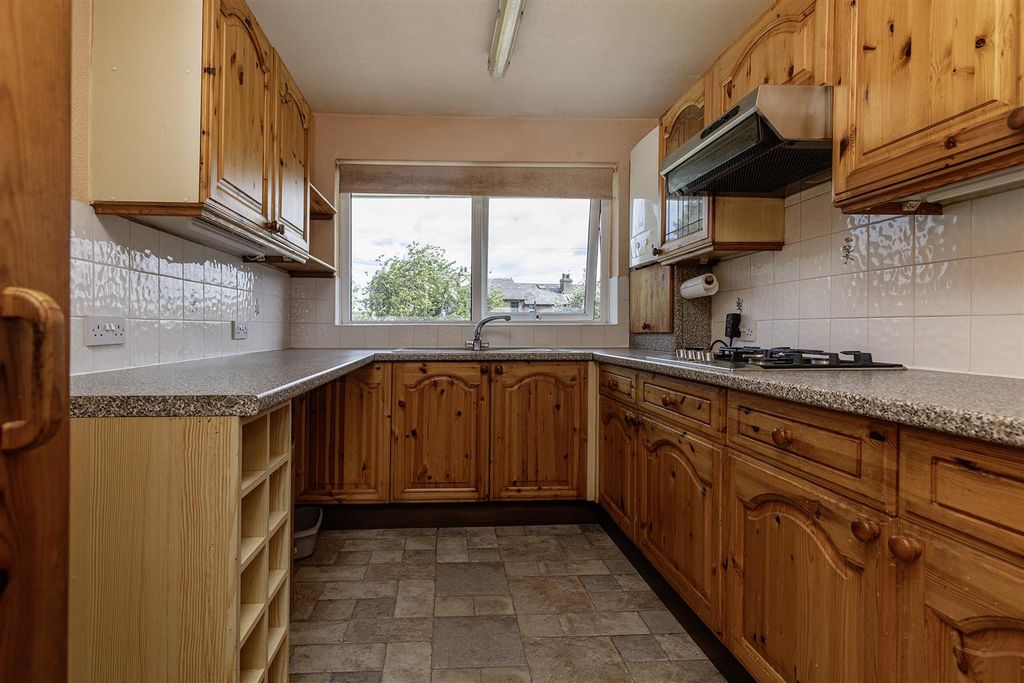 Property photo 3 of 25 Kitchen