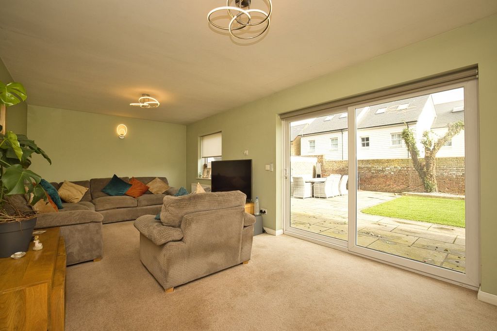 Property photo 3 of 17 Picture 3