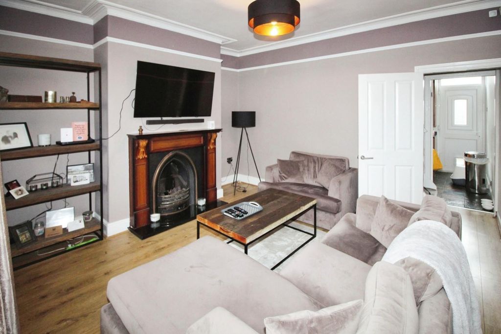 Property photo 3 of 17 Living Room
