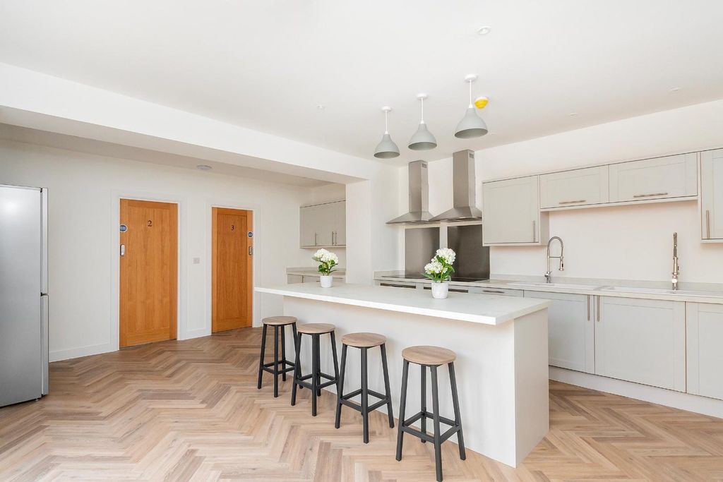 Property photo 2 of 10 5F75A5Cb-c828-4c05-818c-c5B4068d4c3F.Jpeg