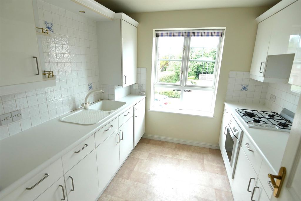 Property photo 3 of 7 Kitchen