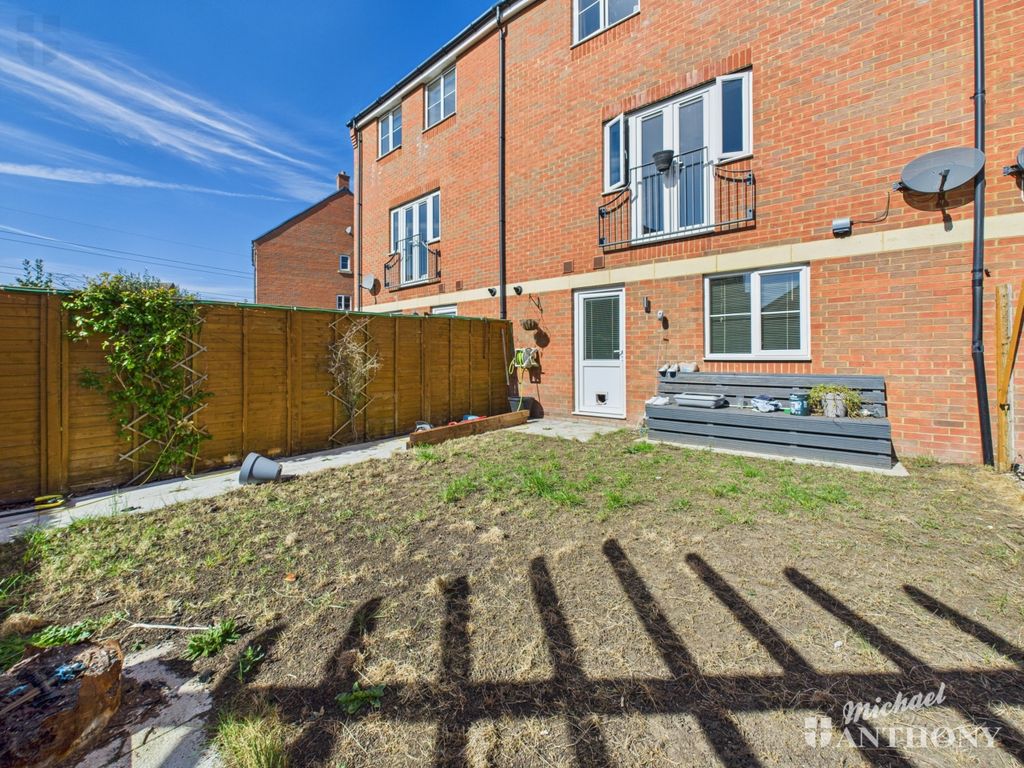 Property photo 3 of 18 Cam03852G0-Pr0229-Still019