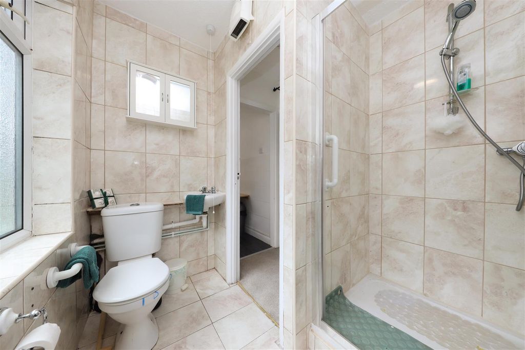 Property photo 3 of 7 Bathroom