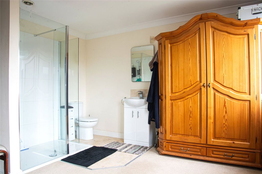 Additional image 14 of 4 bed detached house for saleLaurel Close, North Warnborough, Hook, Hampshire RG29