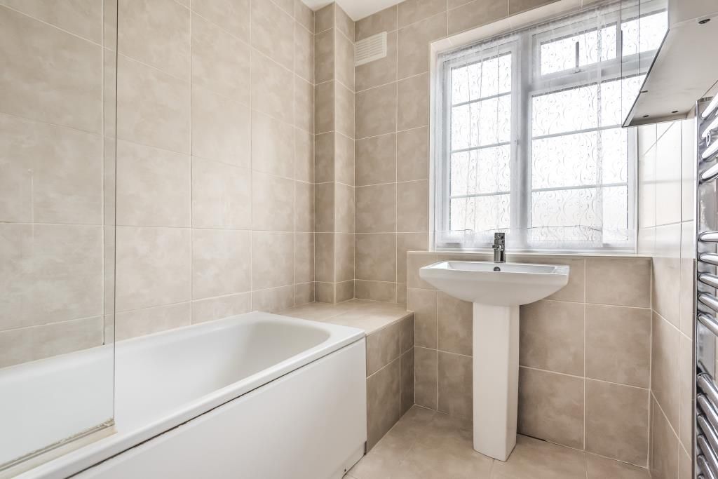 Property photo 3 of 11 Bathroom