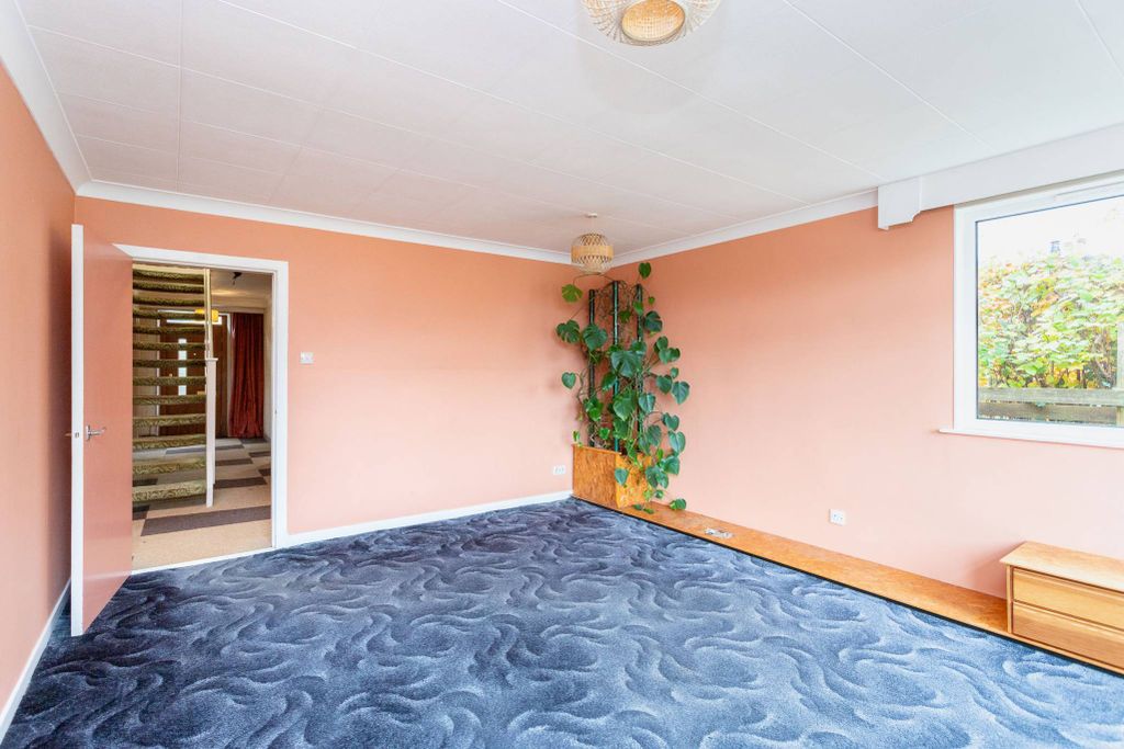 Property photo 3 of 27