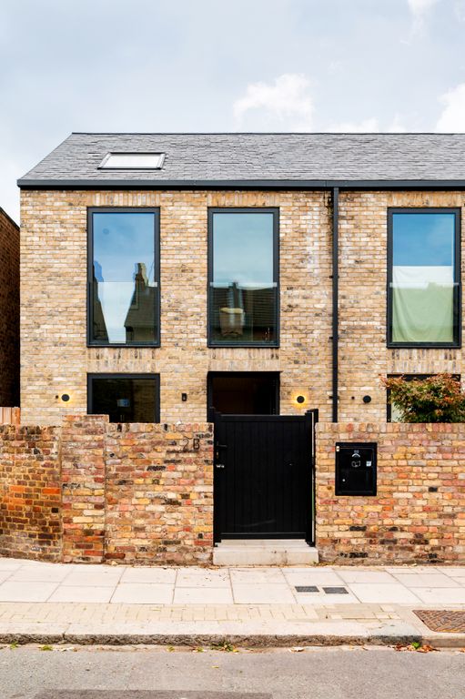 Property photo 3 of 25 Kings-Road-1_5483...