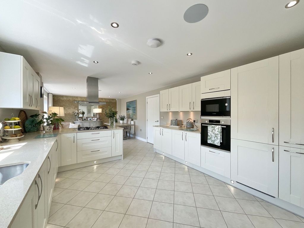 Property photo 3 of 33