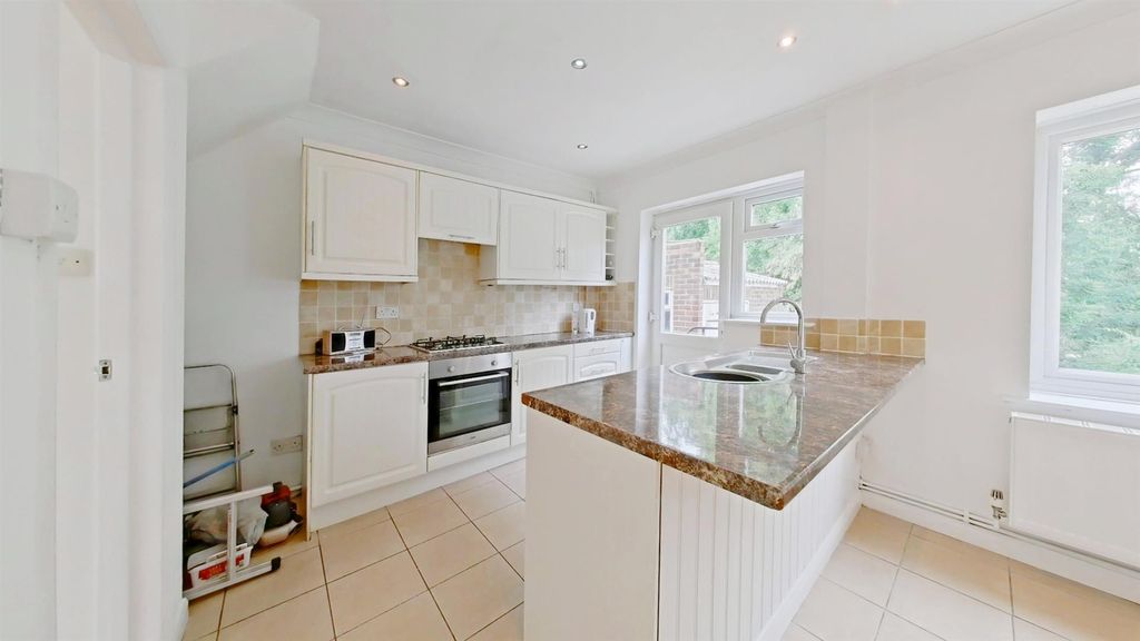 Property photo 2 of 17 Kitchen (3).Jpg