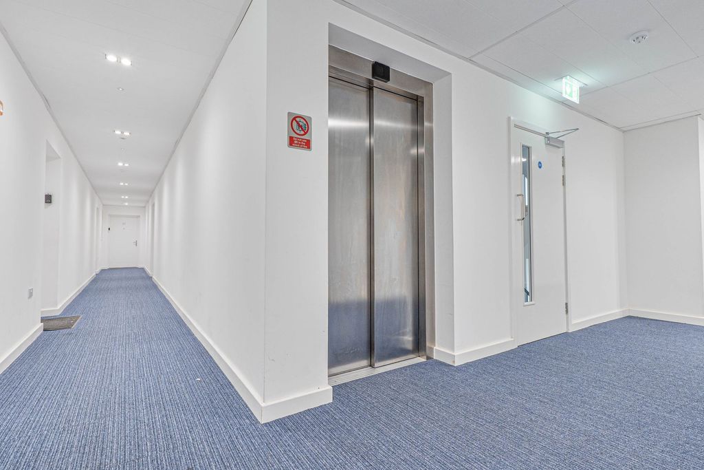 Property photo 3 of 16 Communal Lift