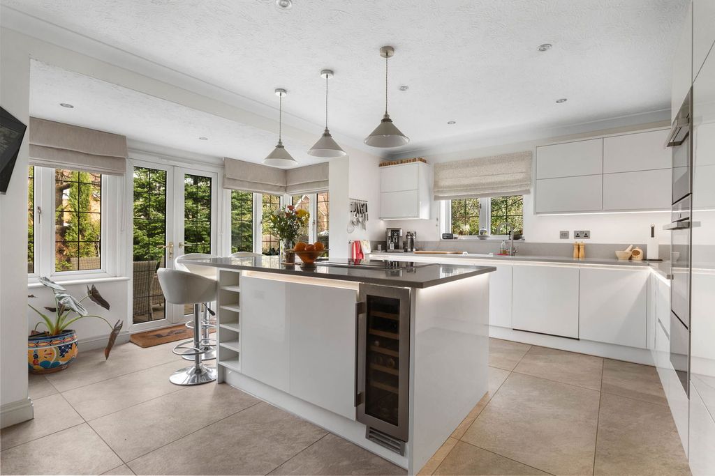 Property photo 2 of 22