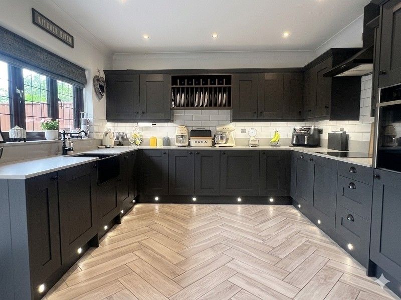 Property photo 2 of 21 Kitchen