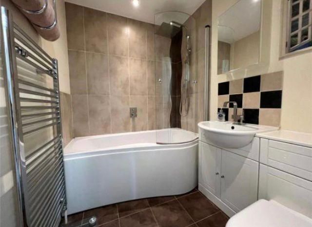 Property photo 2 of 8 Bathr.Jpg