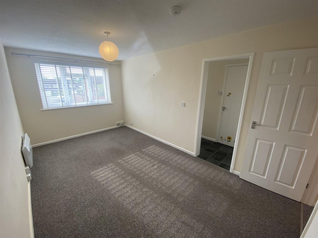 Property photo 3 of 9 Living Room