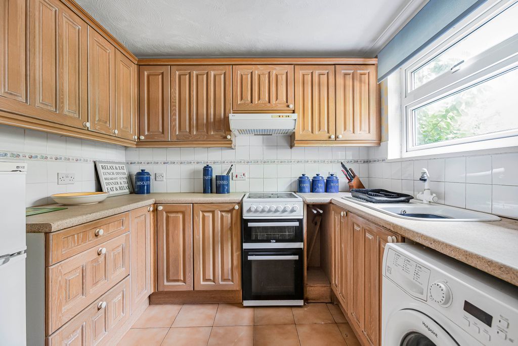 Property photo 2 of 12 Kitchen