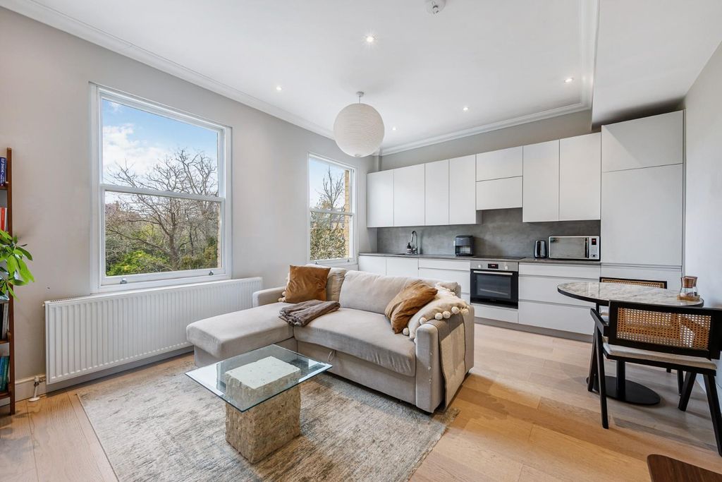 Property photo 3 of 9 M2.Jpg