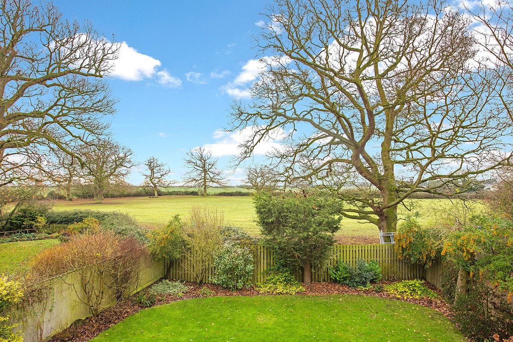 Property photo 2 of 28