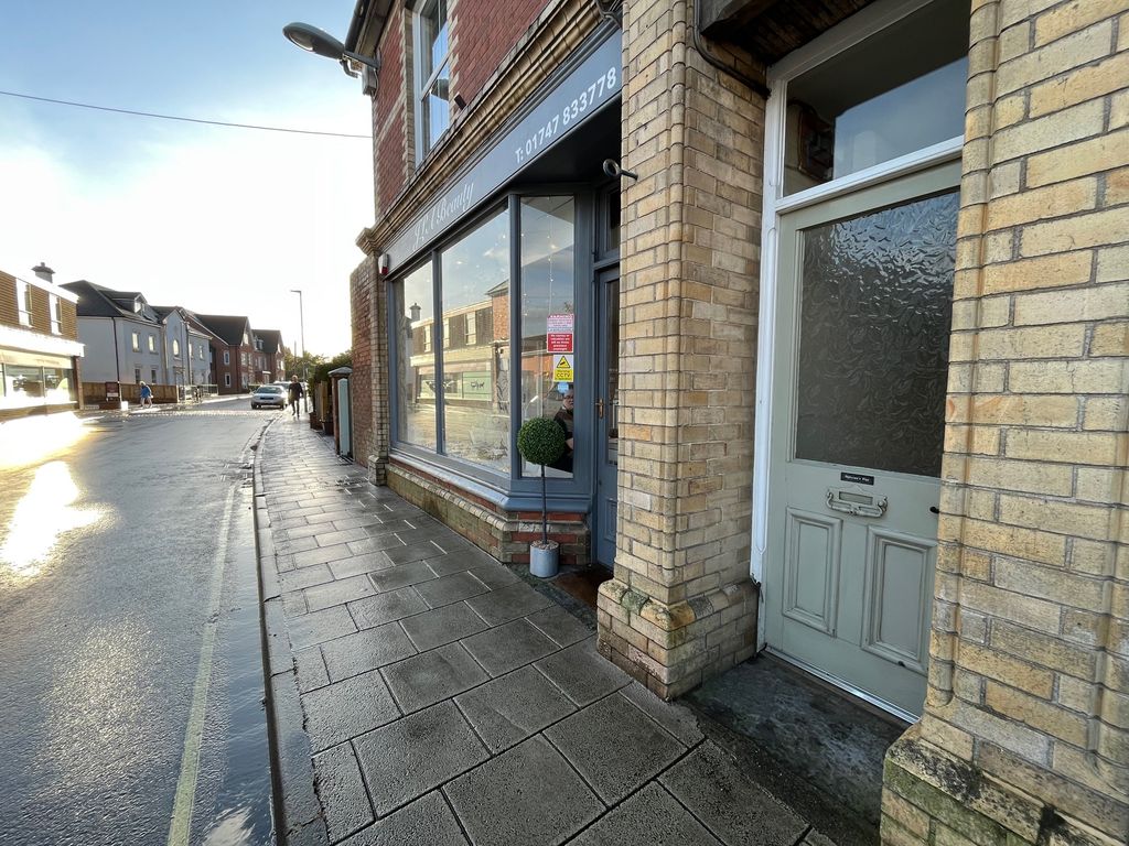 Property photo 2 of 19 Balcony