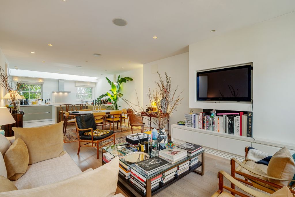 Property photo 1 of 8 Reception Room