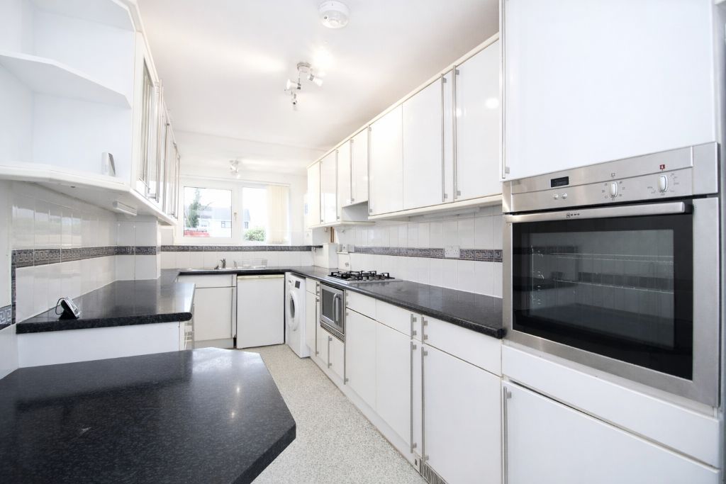 Property photo 2 of 12 Kitchen