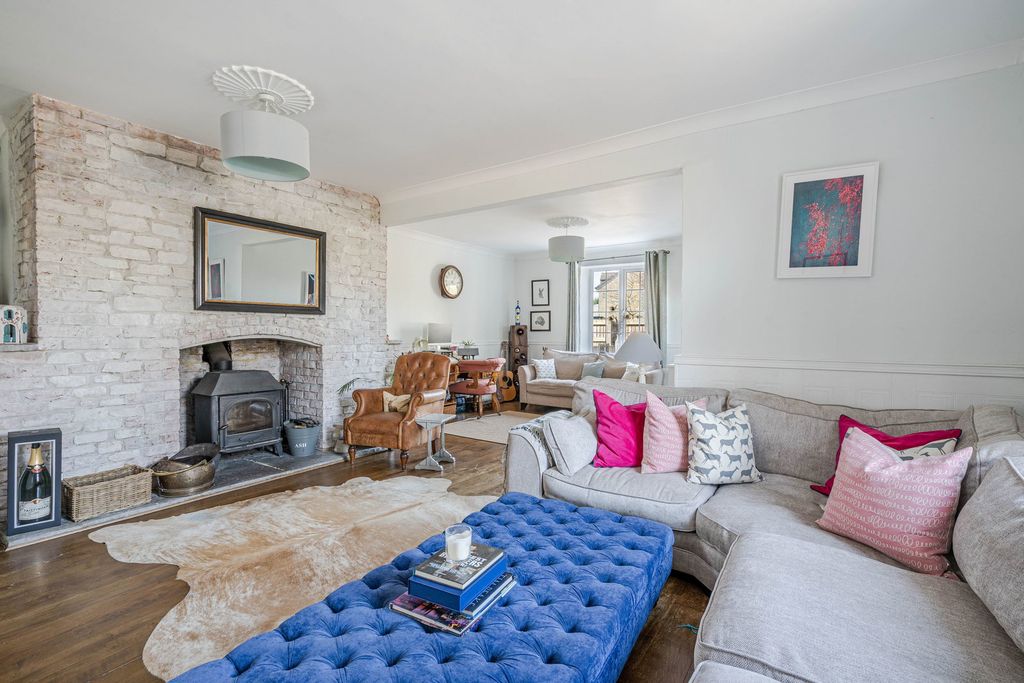 Property photo 2 of 21